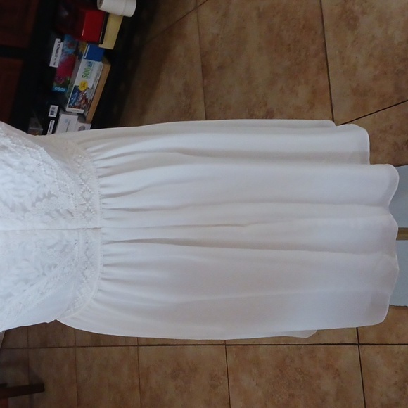 Gianni Bini- Little White Dress - Picture 9 of 16